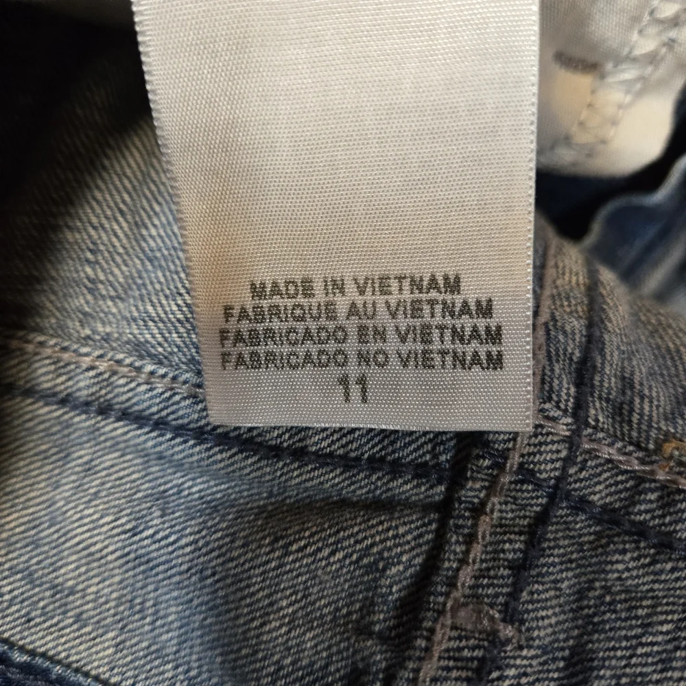 Levis Genuinely Crafted Womens Sz 11 Mid Rise Jean Shorts Raw Hem Denim Summer - Picture 10 of 11